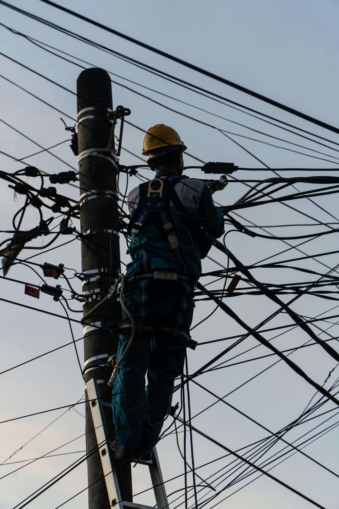 Lineman working an overhead service in San Francisco